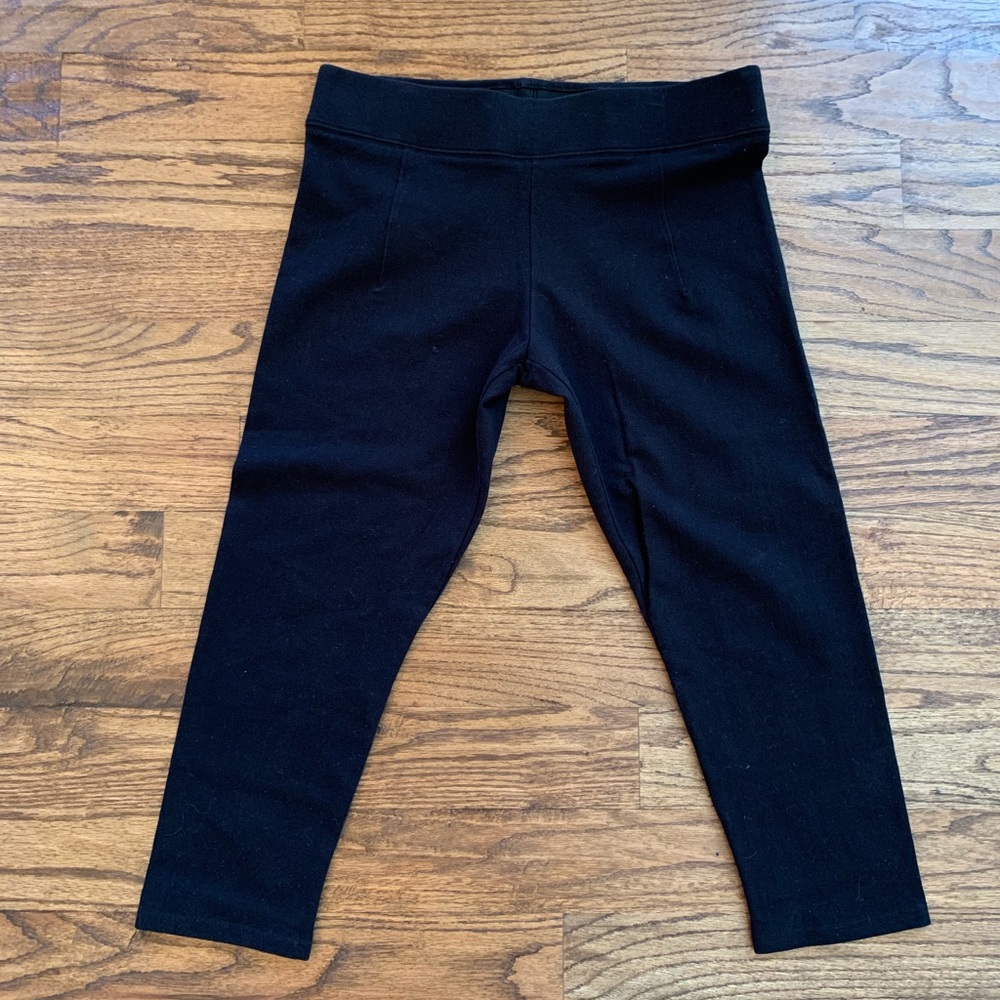 Blue Earth Capri leggings from Dillard’s
